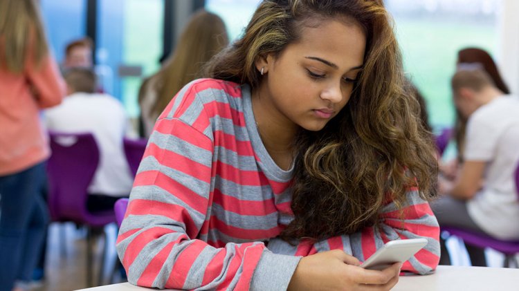 How to not let social media control your teenager