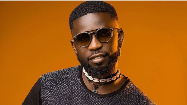 Bisa Kdei puts ghana on world map with feature in Hollywood Christmas Movie