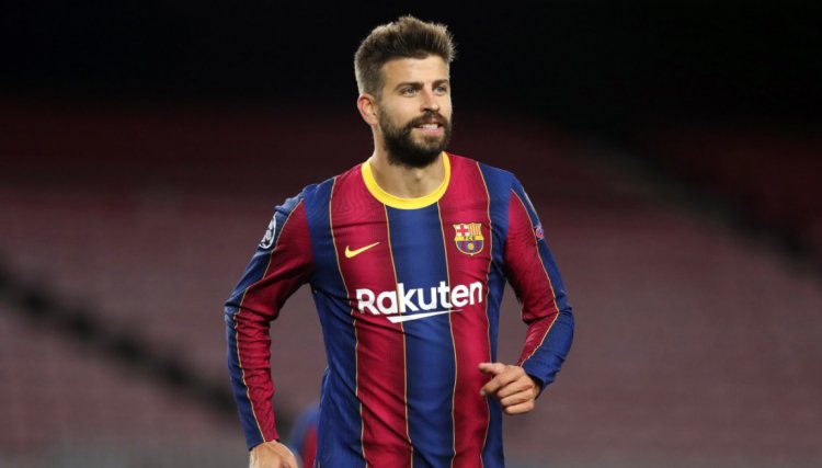 Barca to decide on Pique's replacement