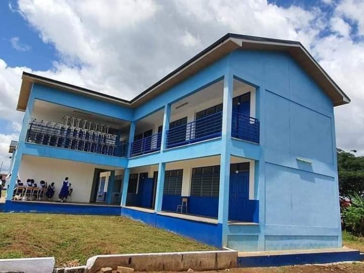 Contractors plans to lock up classrooms over government's indebtedness