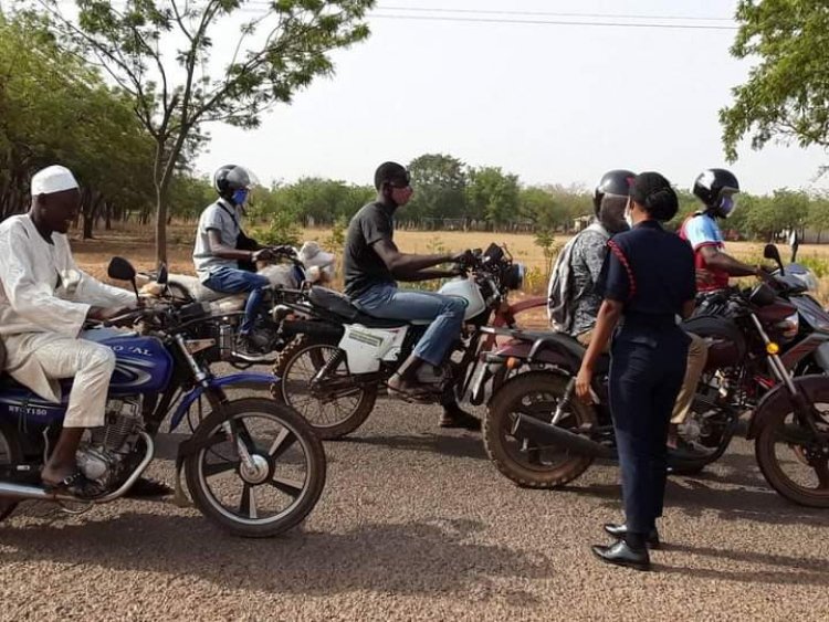 Police Mounts Check Point, Enforces Covid-19 Protocols in the Northern Region