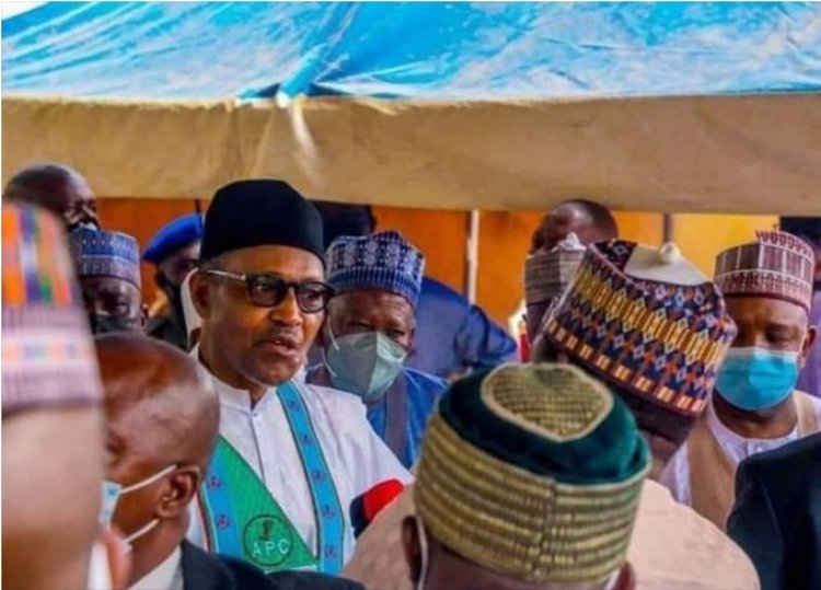 Presidency Backs Buhari Over  Facemask Removal