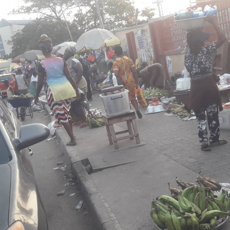 Danger Looms As Tema Traders Turn Pedestrians Walkway Into Market