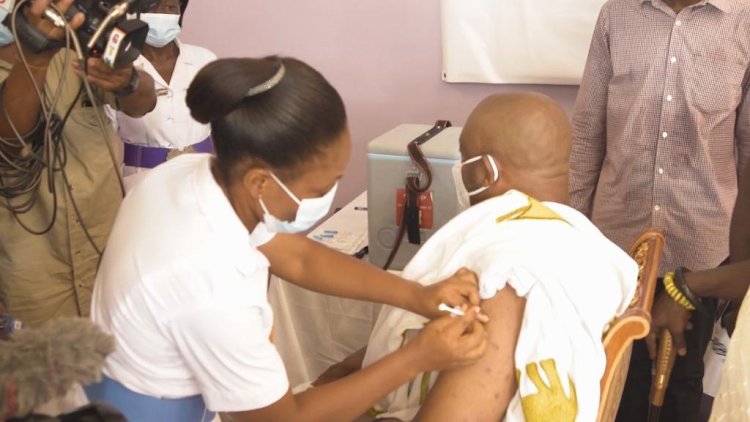 Ga Mantse takes COVID-19 Vaccination