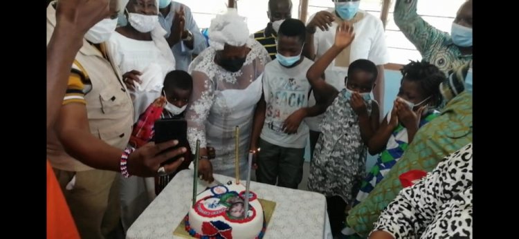 Hajia Fati Donates To Awutu Bawjiase Country-Side Orphanage Home