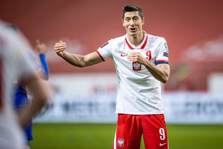 Lewandowski injured, leaves camp for Germany