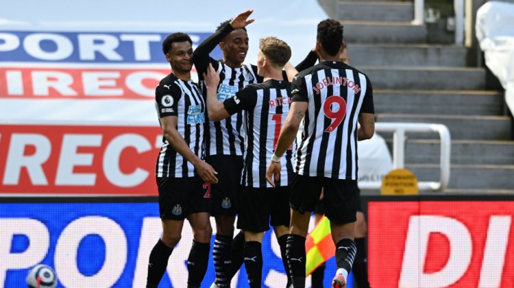 Willock's header relieves Newcastle from relegation threat; Newcastle 3-2 West Ham