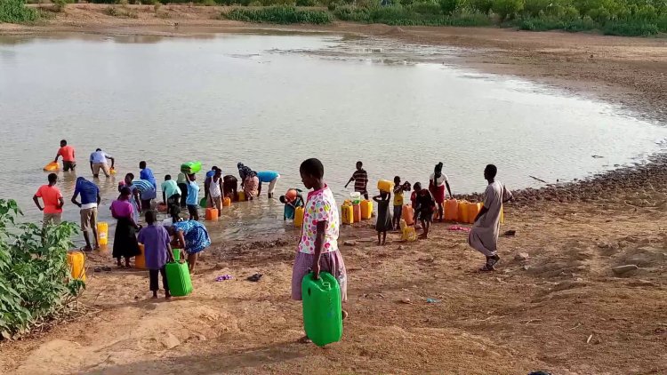 Students of Ghana Senior High School battle water crises