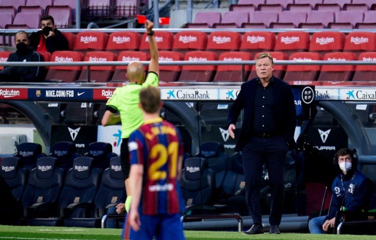 Koeman denies insulting fourth official after Barca loss