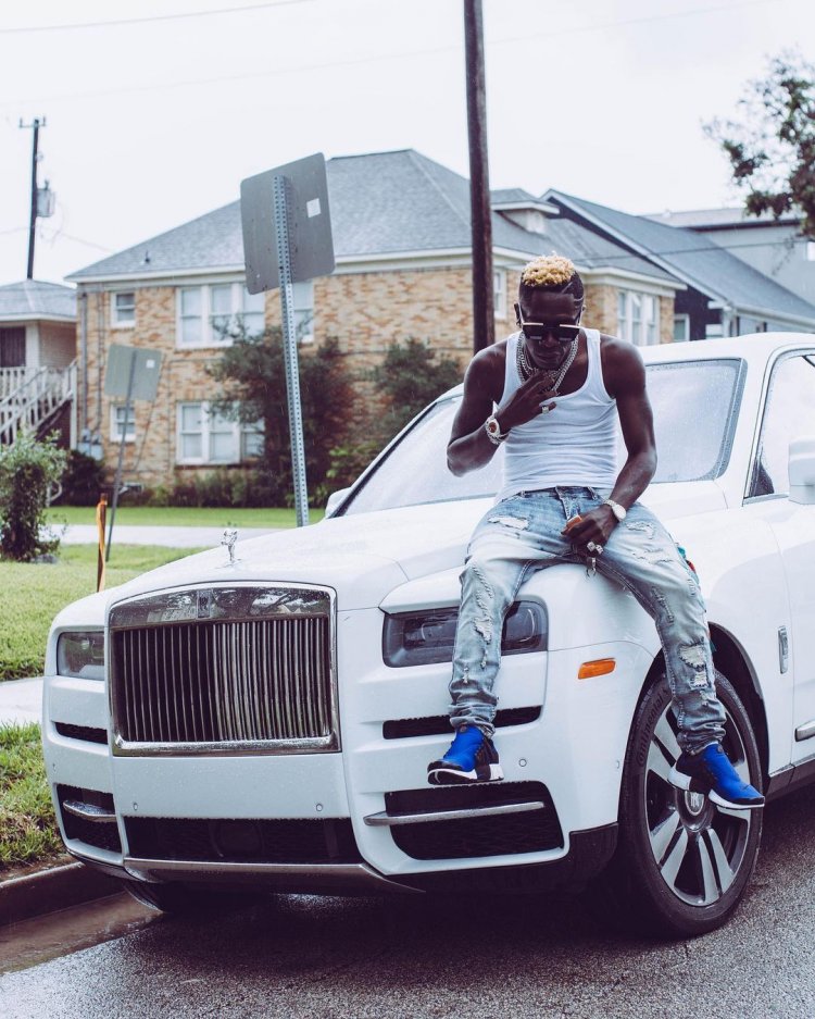 Shatta Wale Takes Shot At Davido Over Luxury Cars