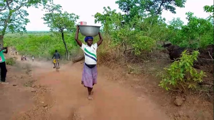Residents Of Loloto And Jirandogo search for Water due to shortage