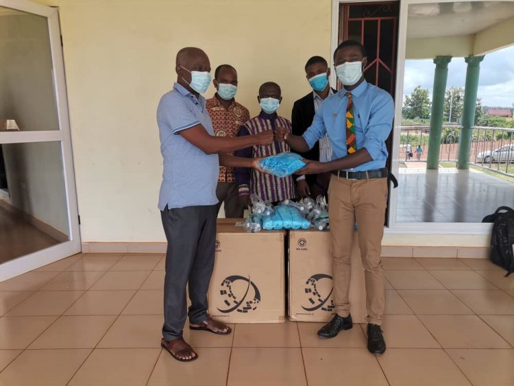 Ahafo Regional Minister donates  to Kukuom government hospital