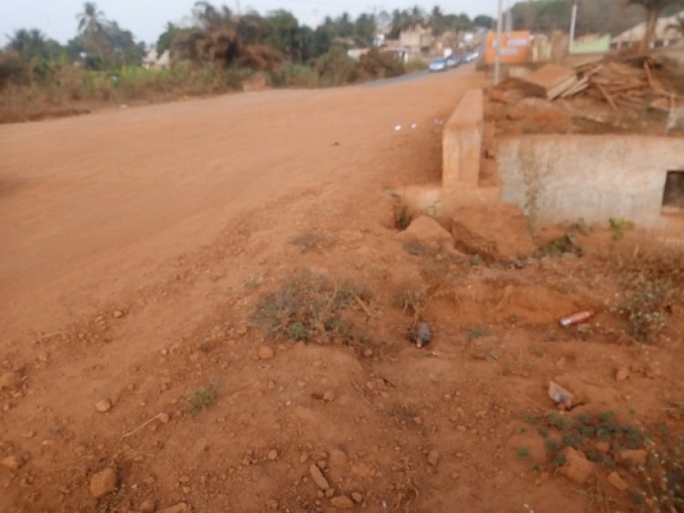Berekum West: Adom chief laments over abandoned road project
