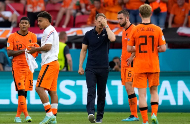 De Boer stepped down after failing to get into Euro 2020 last eight