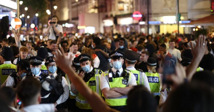 20 people arrested by London Police as Fans Celebrate England's Euro Semi-Final Win Over Denmark
