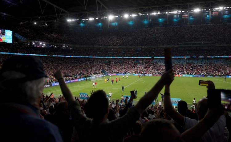 Thousands of fans back petition calling for extra bank holiday if England win Euro 2020