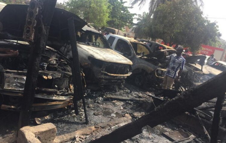 Fire Guts Mechanic Shop, 5 Cars Burnt To Ashes 