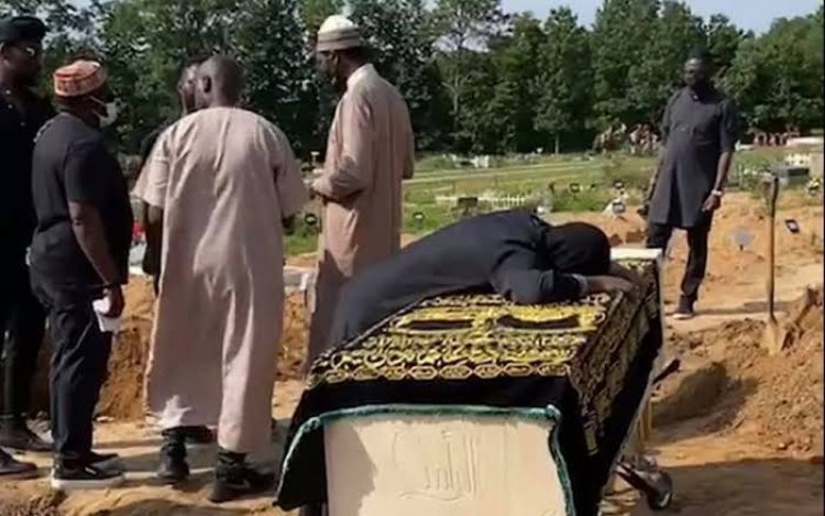 Sound Sultan's Wife Breaks Down At His Funeral In New Jersey