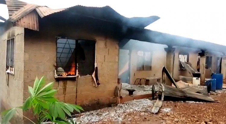 A/R: Fire razes four bedroom apartment at Asante Bekwai