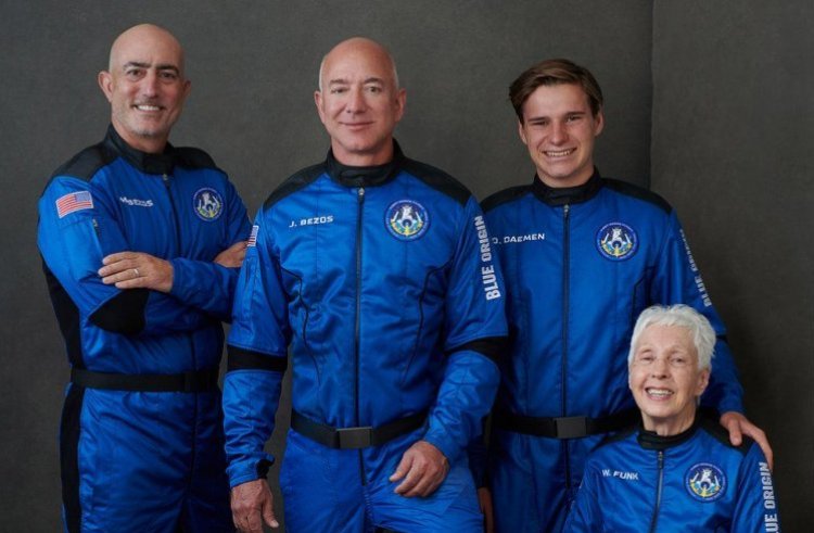 World’s Richest Man Jeff Bezos Flies Into Space