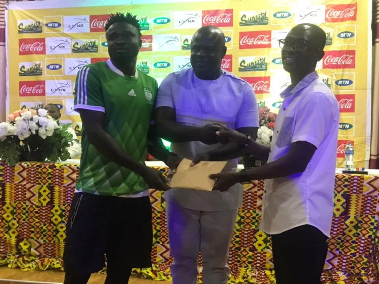 Dr Gideon Boako fulfills Ghc10,000 Donation to Tano Bofoakwa FC