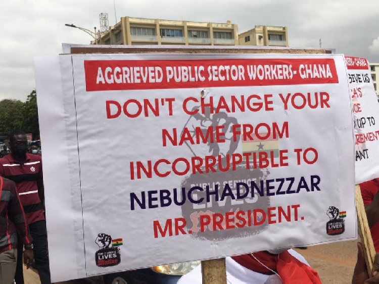 Workers jab Akufo-Addo as they demo against the proposed 4% salary increment