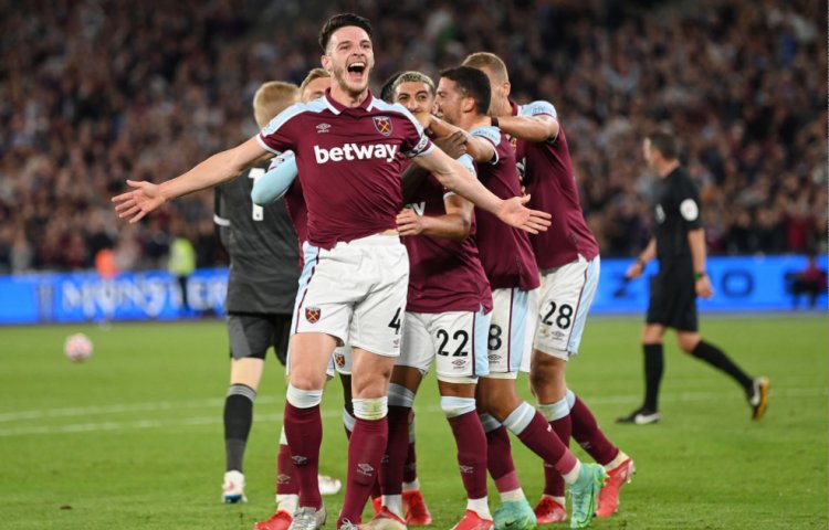 Gary Neville tells Manchester United how much to spend on Declan Rice