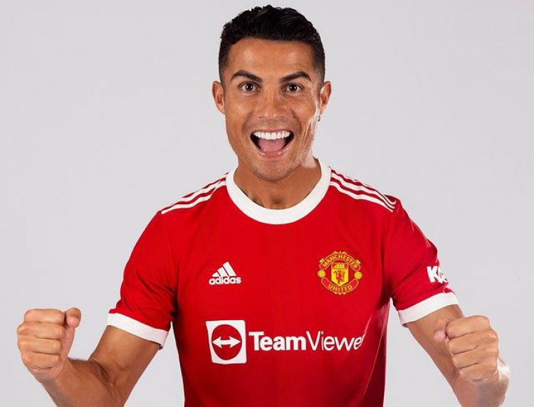 Ronaldo in Manchester United kit for the first time