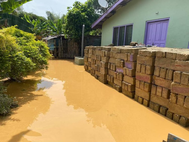 Part of Wassa Akropong Flooded After  5 Hours of Downpour