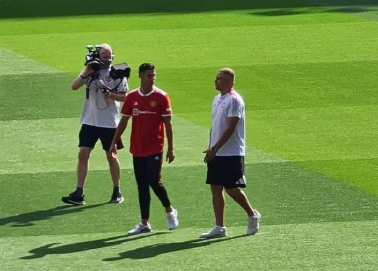 Ronaldo spotted on Old Trafford pitch for first time