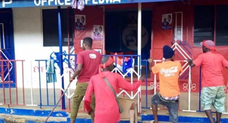 Apedwa NPP Supporters On Rampage Over MCE Removal 