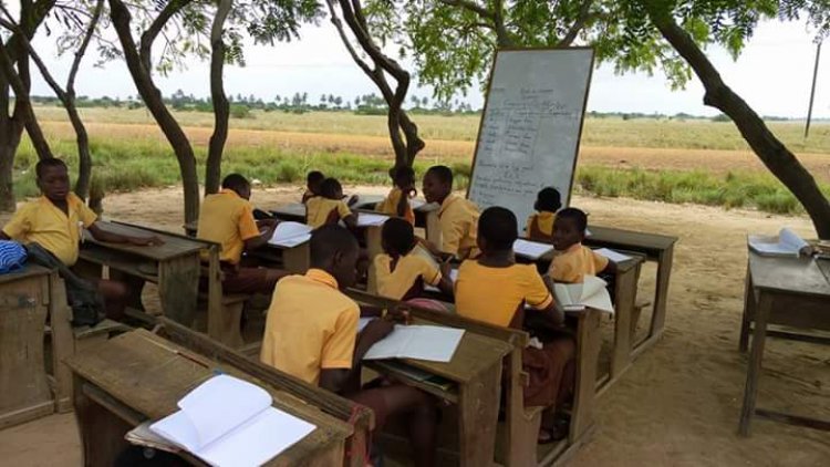 Ahafo Region: Teachers threaten boycott after residents shit-bomb school