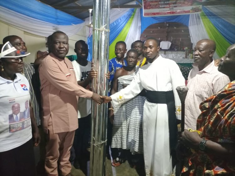 Humjibre Basic School receives a packet of roofing sheet as donation