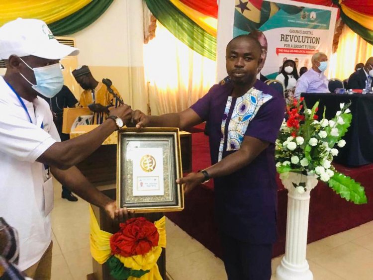 Sunyani MCE honoured for his dedication and commitment during his tenure.