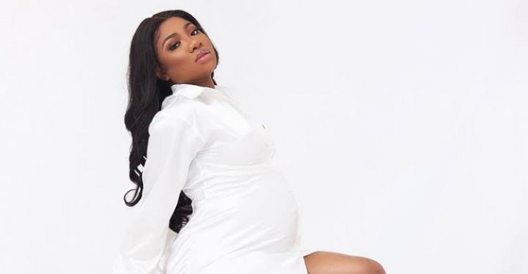 Singer Mo’Cheddah Shows Baby Bump In New Photos