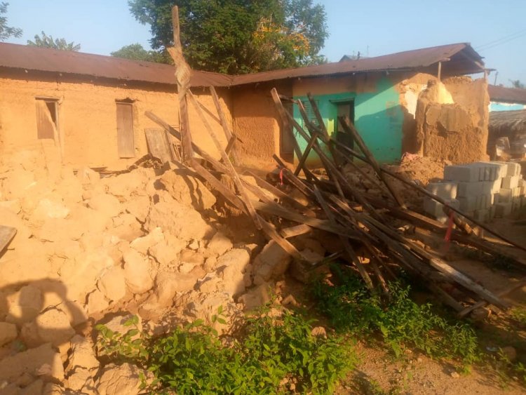 Angry Chief claims ownership of land, leads landguards to demolish Houses