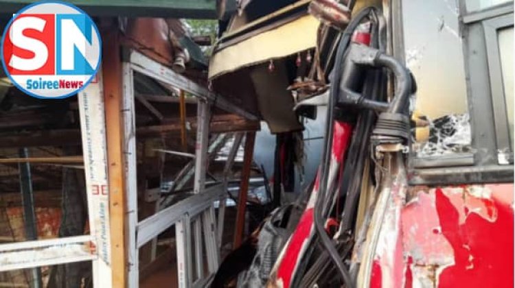 Travelers escape death in Tamale as bus crashes into Kiosk