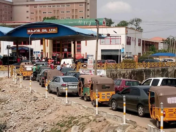 Fuel Scarcity: Passengers, Motorists Stranded As Fuel Sells N1000 Per Liter
