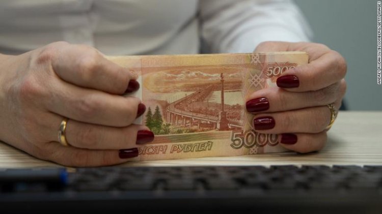 As sanctions wreak havoc on Russia's economy, the country is on the verge of collapse.