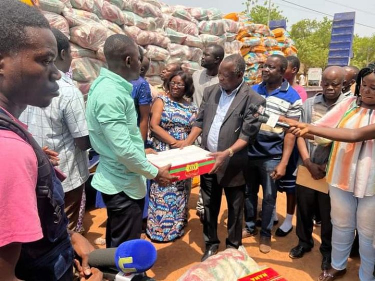 Brother to NDC's John Mahama Donates huge foodstuff to Tamale SHS
