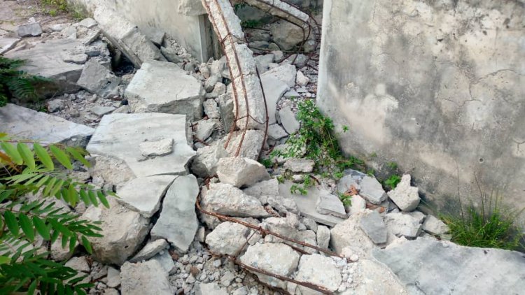 6 Pupils  Escape  Death  As their School Building Collapsed In Assin Dawomako
