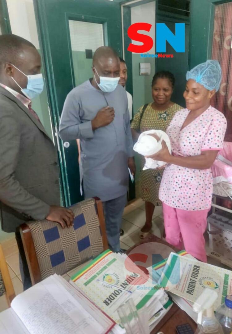 Dormaa West DCE  Visits Abandoned  Baby At Dormaa  West Hospital ...Calls On Philanthropists and Individual Organisations To Come  ToThe Aid Of The Baby