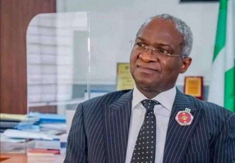 'No Policeman Died In My Convoy' – Minister, Fashola
