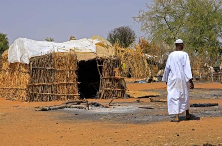 Hundreds of people have been murdered in new fighting in Sudan's Darfur region.