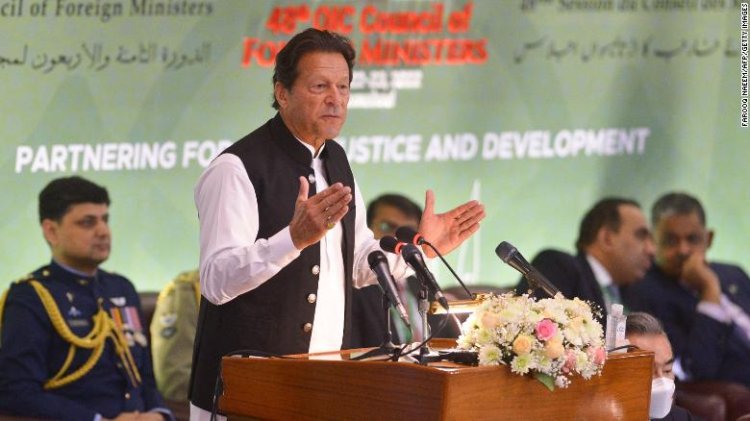 Imran Khan, Pakistan's prime minister, has called for an early election after a no-confidence vote was dismissed.