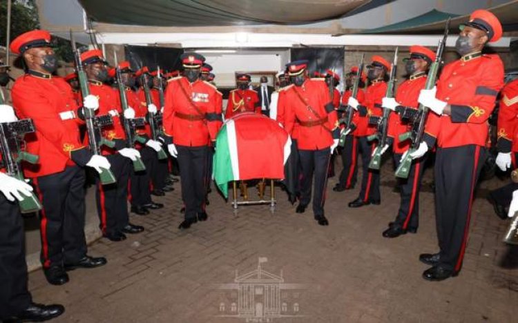 Kenyan mourners gather to pay their respects to ex-president Kibaki.