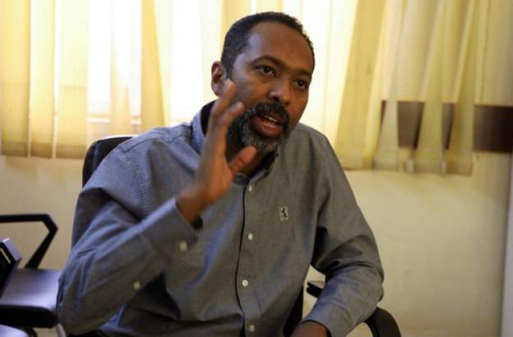 An ex-minister from Sudan has been released on bail.