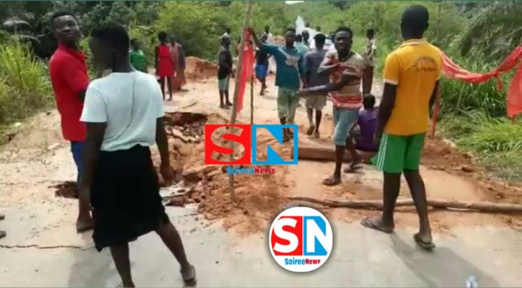 Stranded Nsuomtam Residents Cry For Help As Link Bridge collapses.