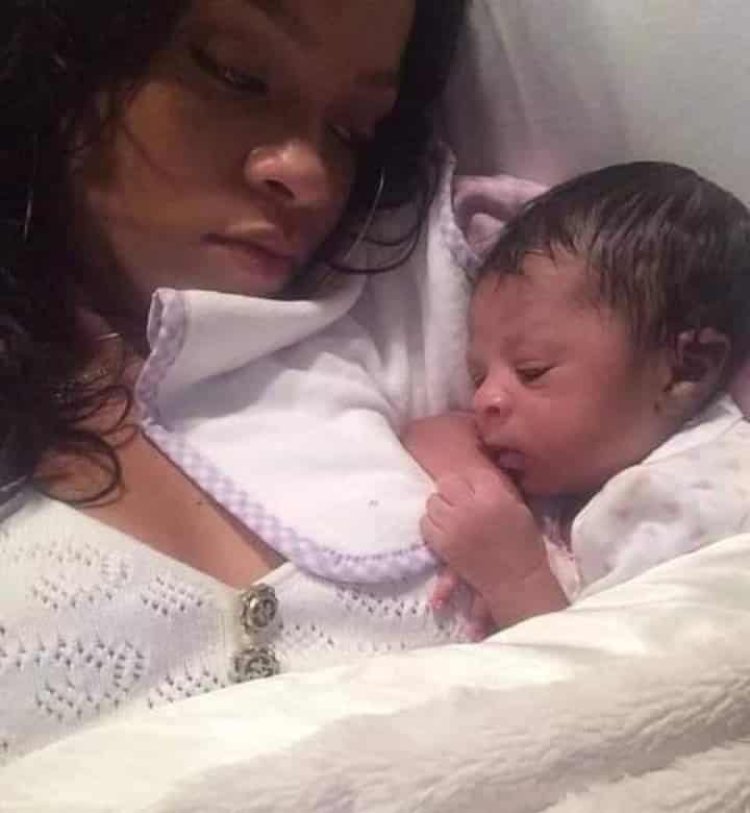Rihanna Shows Baby Face For The First Time