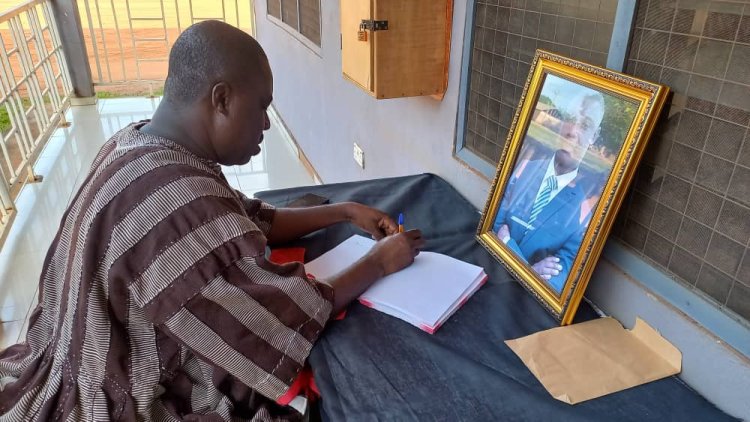Dormaa West DCE Signs  Book Of Condolence Opened  For Nkosoɔhehe Of Kromokrom Aboabo Number One